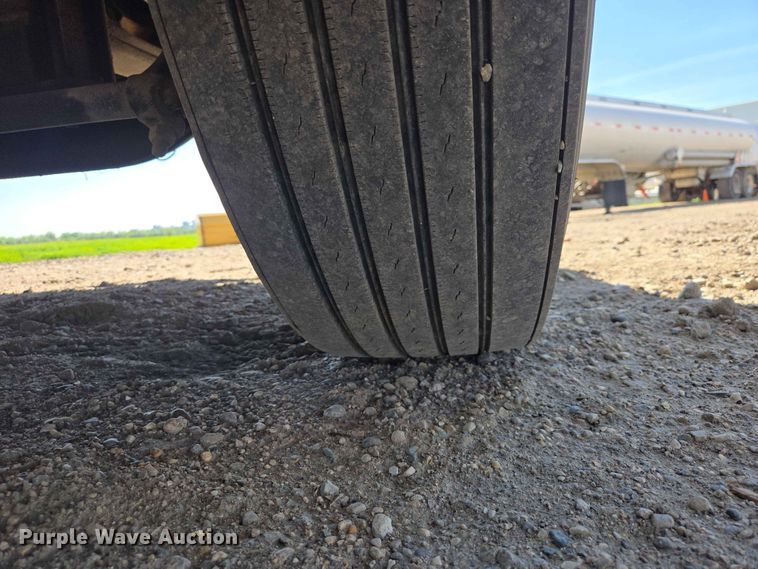 image for item DP8929 2007 International 9400i semi truck