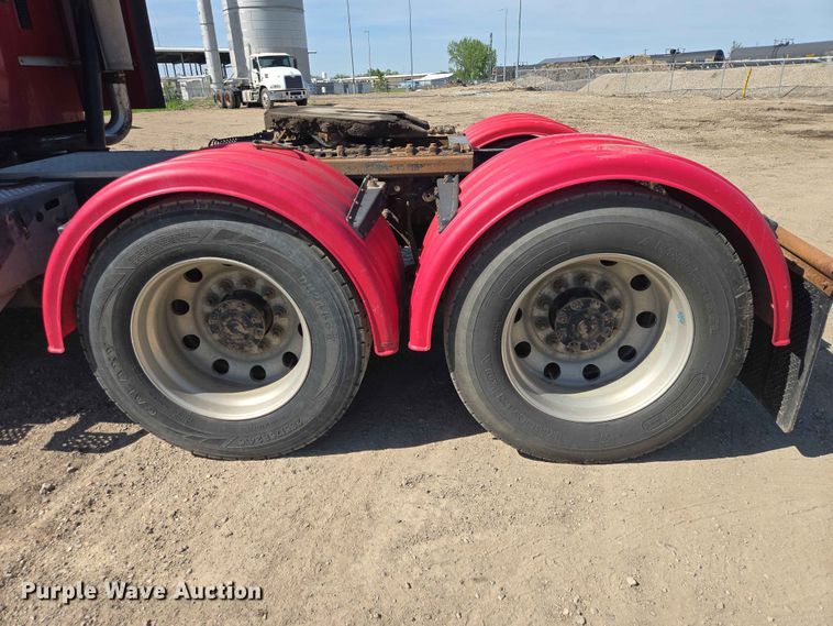 image for item DP8929 2007 International 9400i semi truck