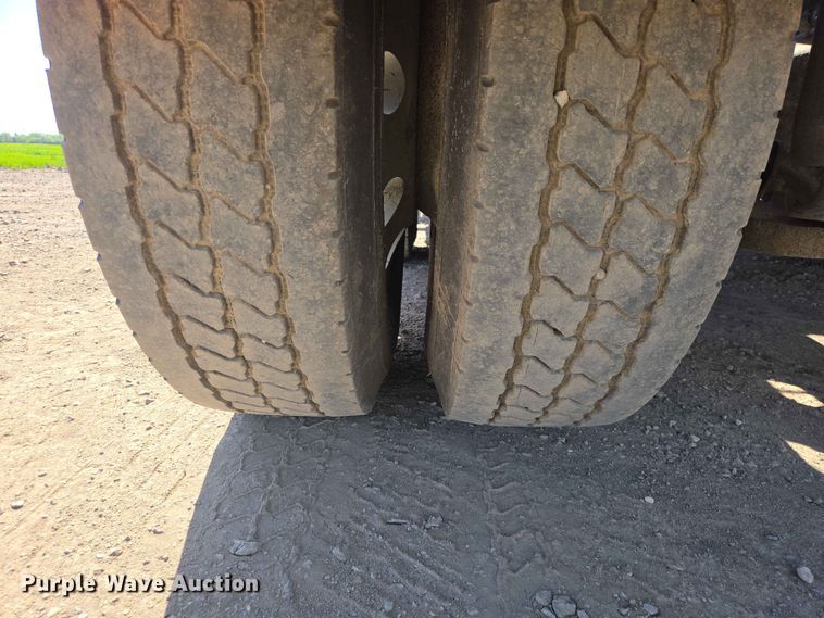 image for item DP8929 2007 International 9400i semi truck