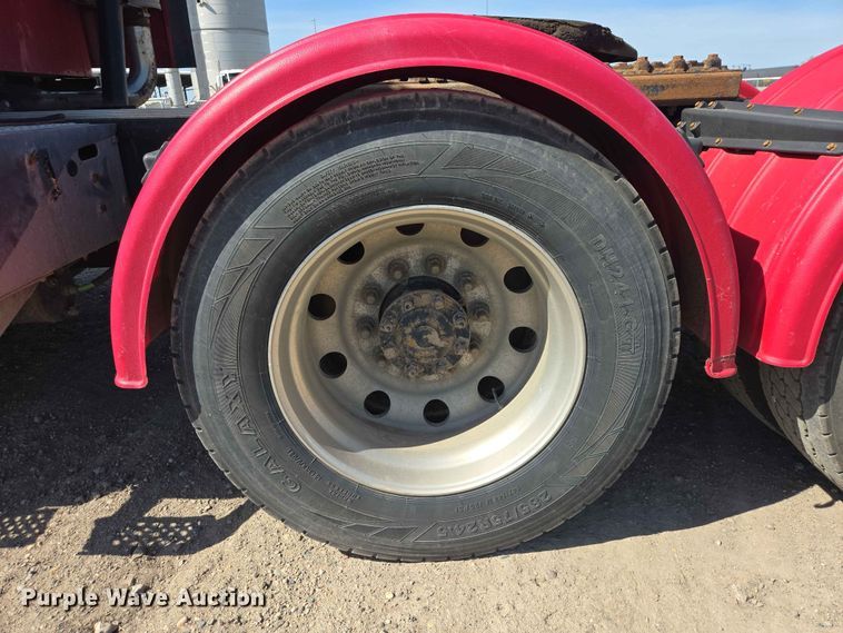 image for item DP8929 2007 International 9400i semi truck