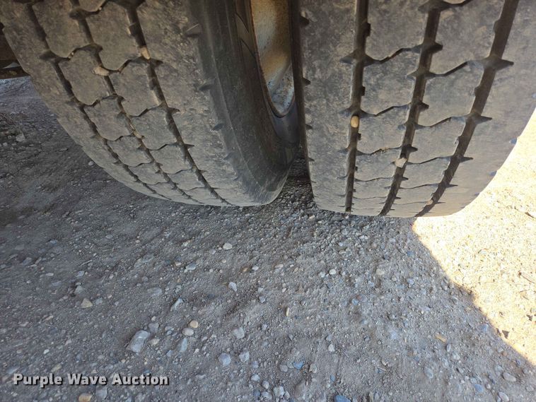 image for item DP8929 2007 International 9400i semi truck