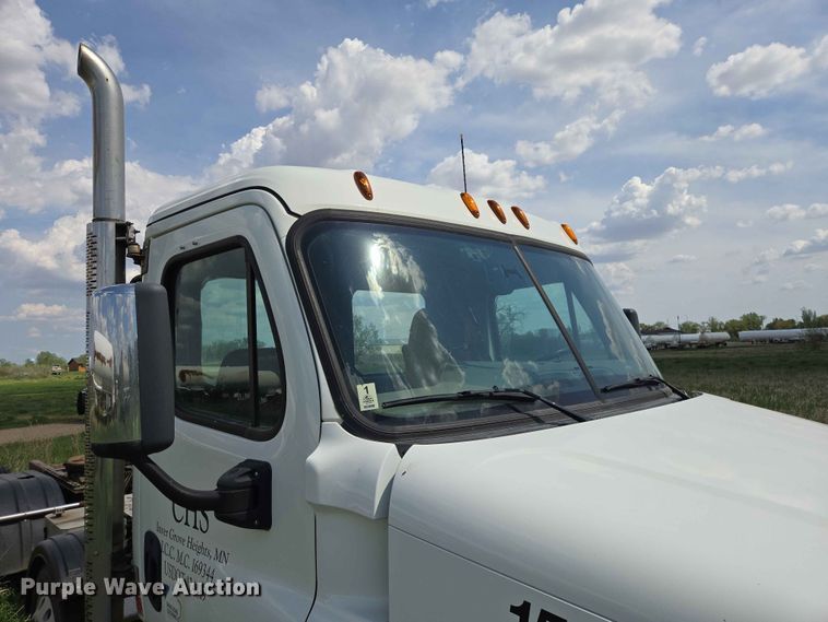 image for item DP8931 2015 Freightliner Cascadia semi truck