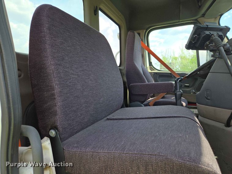 image for item DP8931 2015 Freightliner Cascadia semi truck