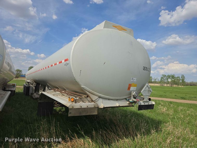 image for item DP8932 2005 Beall BAST-115-4-SB tank trailer