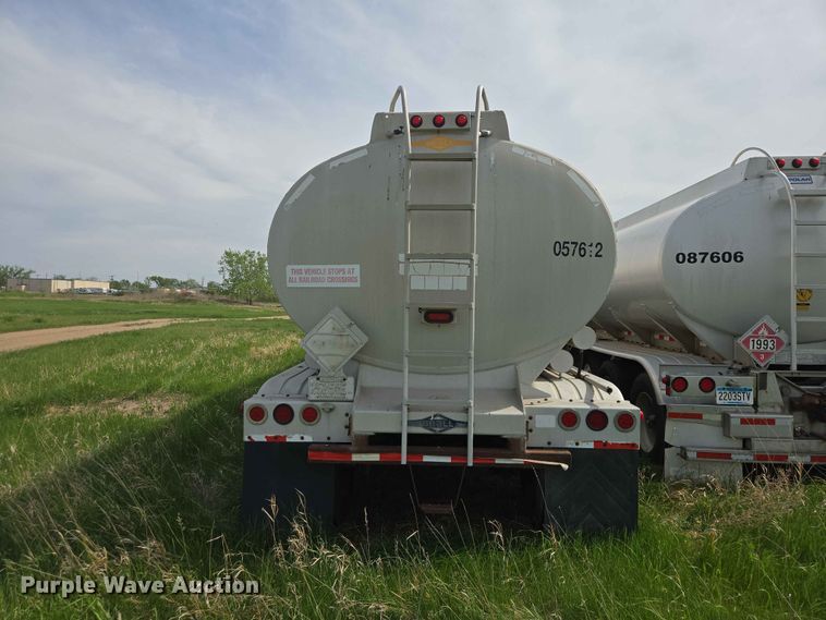 image for item DP8932 2005 Beall BAST-115-4-SB tank trailer