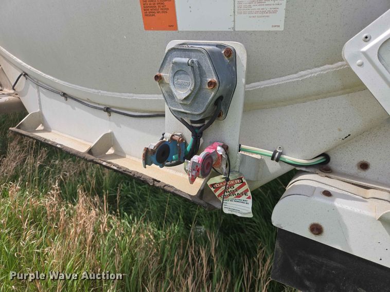image for item DP8932 2005 Beall BAST-115-4-SB tank trailer