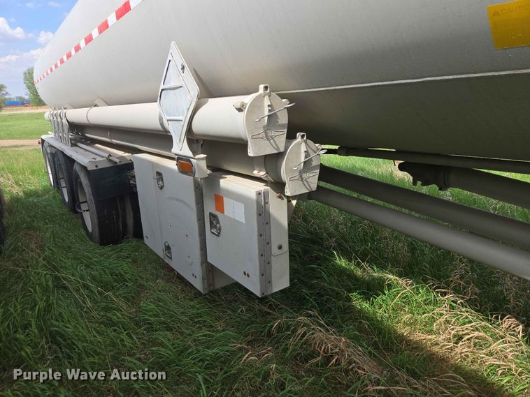image for item DP8932 2005 Beall BAST-115-4-SB tank trailer