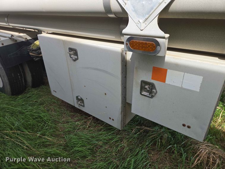 image for item DP8932 2005 Beall BAST-115-4-SB tank trailer