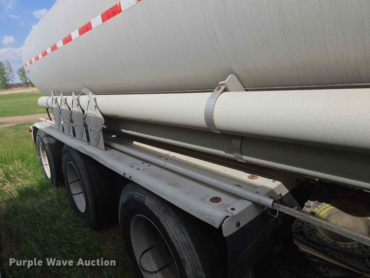 image for item DP8932 2005 Beall BAST-115-4-SB tank trailer
