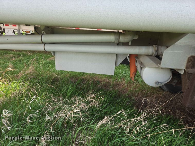 image for item DP8932 2005 Beall BAST-115-4-SB tank trailer