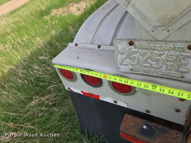 image for item DP8932 2005 Beall BAST-115-4-SB tank trailer