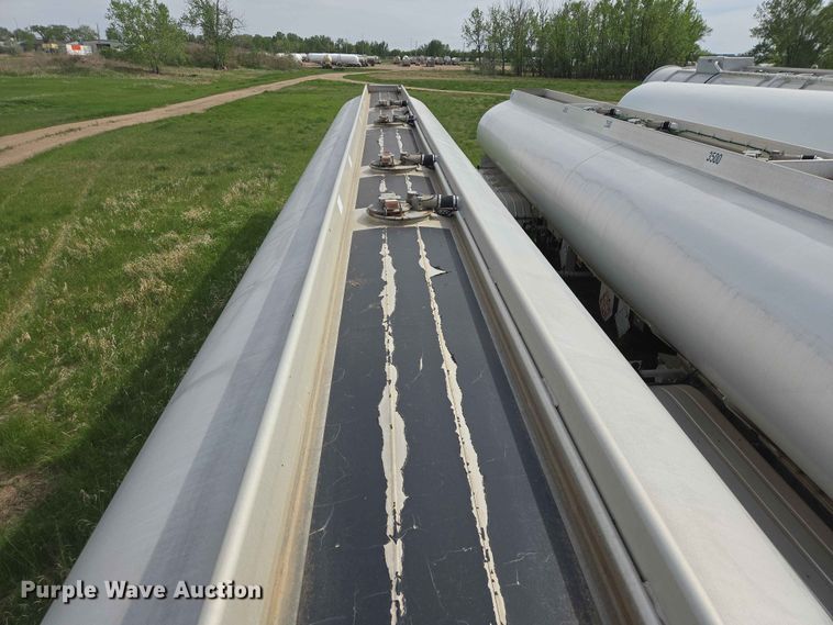 image for item DP8932 2005 Beall BAST-115-4-SB tank trailer