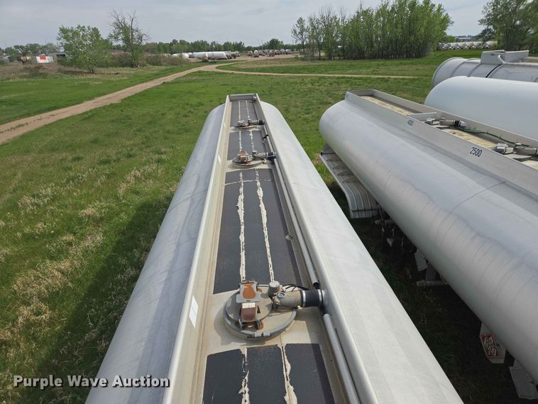image for item DP8932 2005 Beall BAST-115-4-SB tank trailer