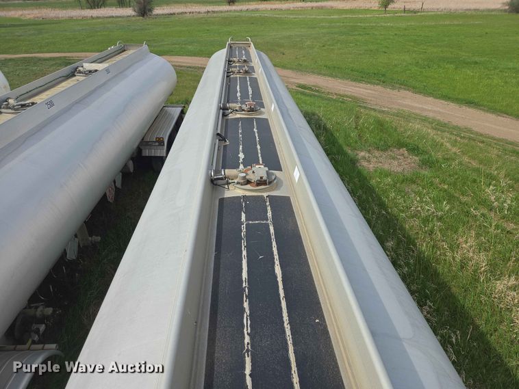 image for item DP8932 2005 Beall BAST-115-4-SB tank trailer