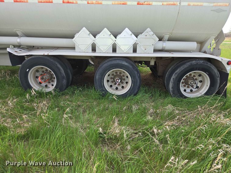image for item DP8932 2005 Beall BAST-115-4-SB tank trailer