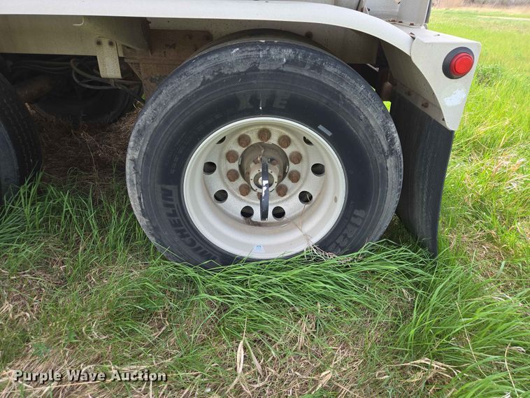 image for item DP8932 2005 Beall BAST-115-4-SB tank trailer