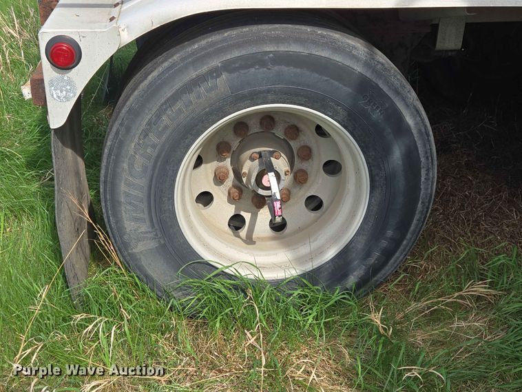 image for item DP8932 2005 Beall BAST-115-4-SB tank trailer
