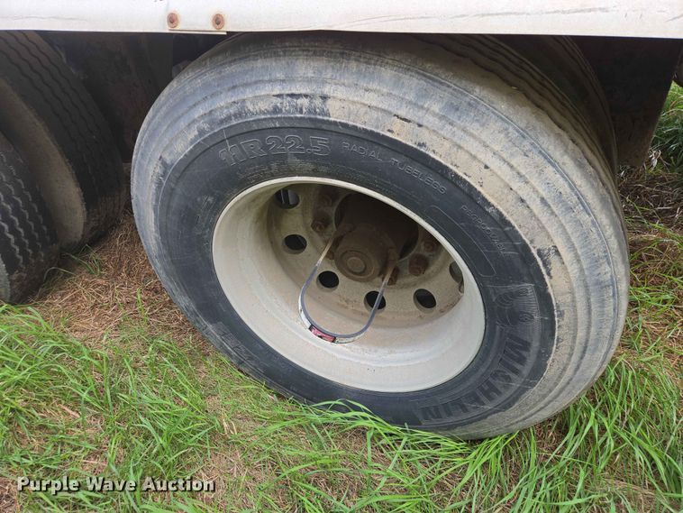 image for item DP8932 2005 Beall BAST-115-4-SB tank trailer