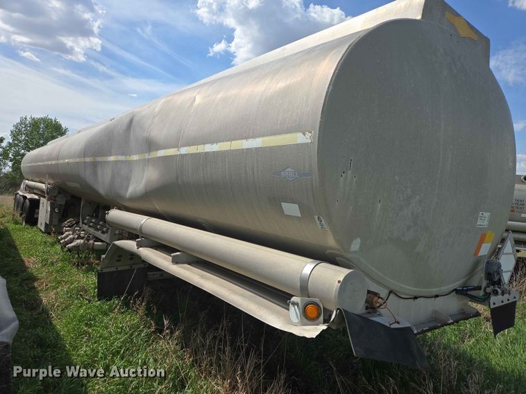image for item DP8934 2004 Beall BAST-115-4-SB tank trailer
