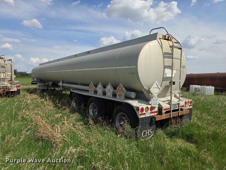 image for item DP8934 2004 Beall BAST-115-4-SB tank trailer