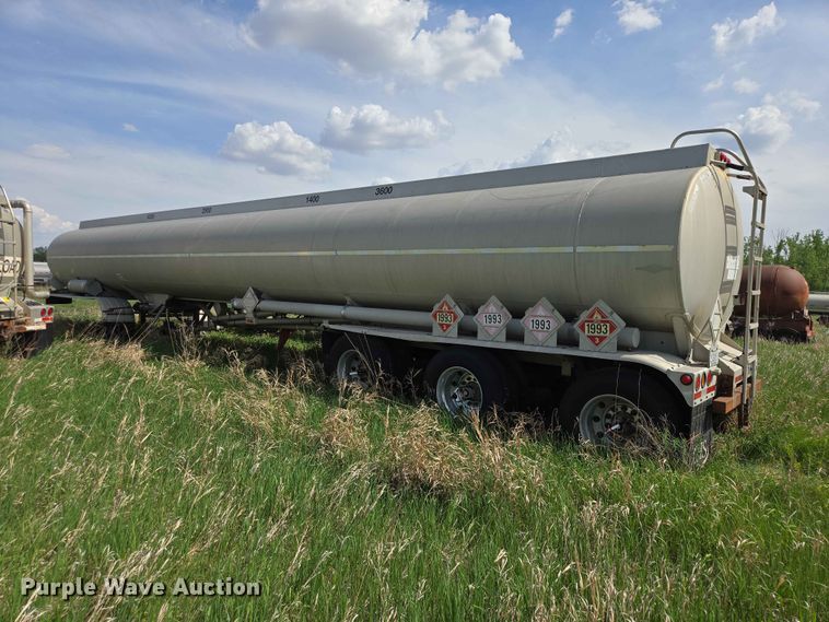 image for item DP8934 2004 Beall BAST-115-4-SB tank trailer