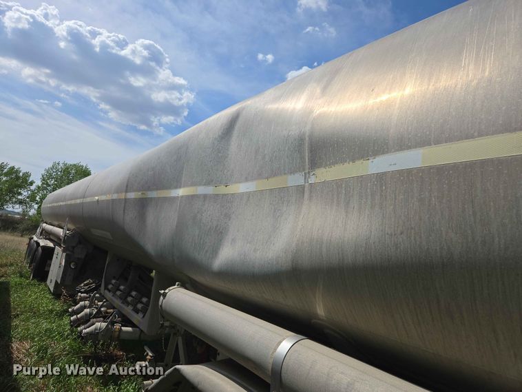 image for item DP8934 2004 Beall BAST-115-4-SB tank trailer