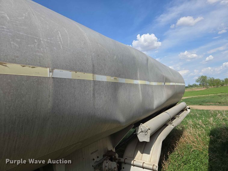 image for item DP8934 2004 Beall BAST-115-4-SB tank trailer