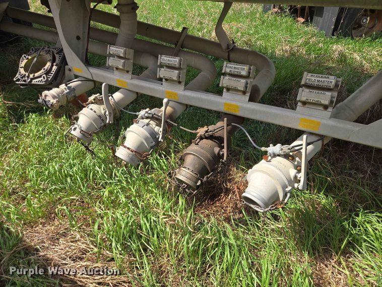 image for item DP8934 2004 Beall BAST-115-4-SB tank trailer