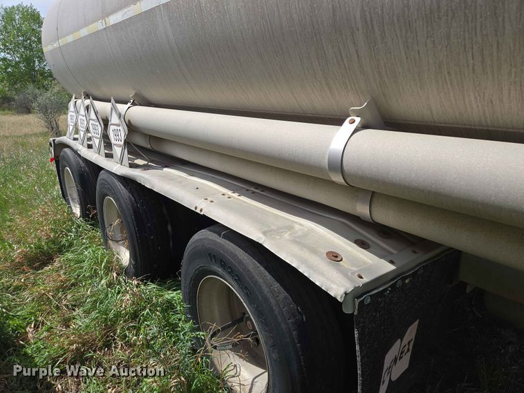 image for item DP8934 2004 Beall BAST-115-4-SB tank trailer