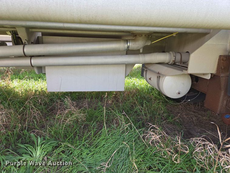 image for item DP8934 2004 Beall BAST-115-4-SB tank trailer