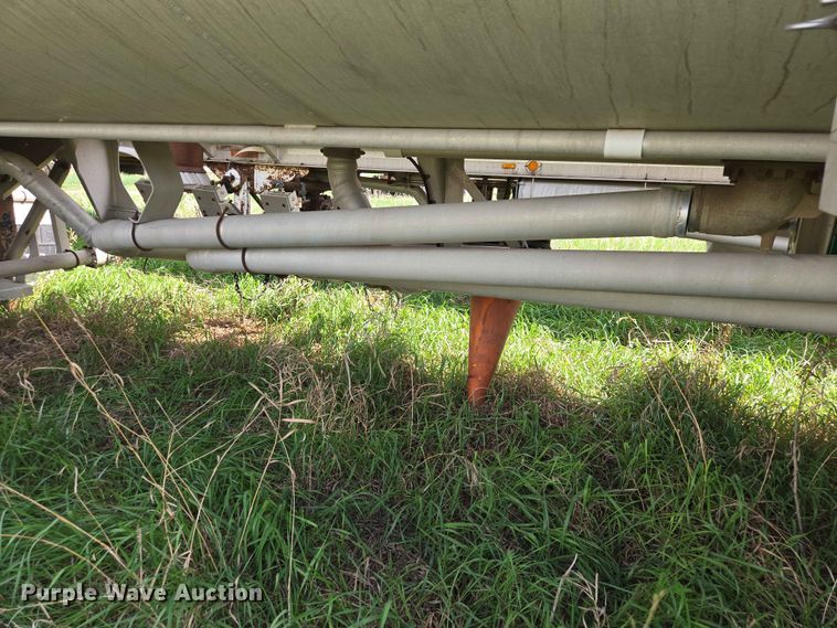 image for item DP8934 2004 Beall BAST-115-4-SB tank trailer