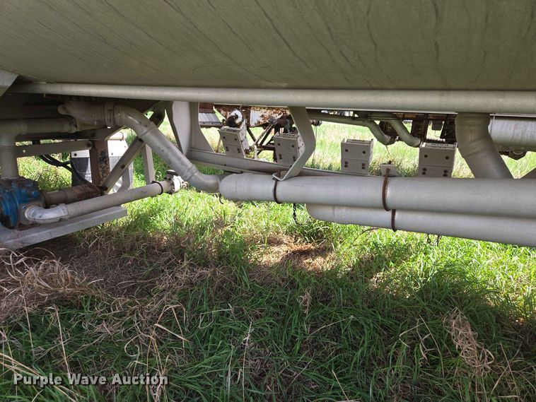 image for item DP8934 2004 Beall BAST-115-4-SB tank trailer