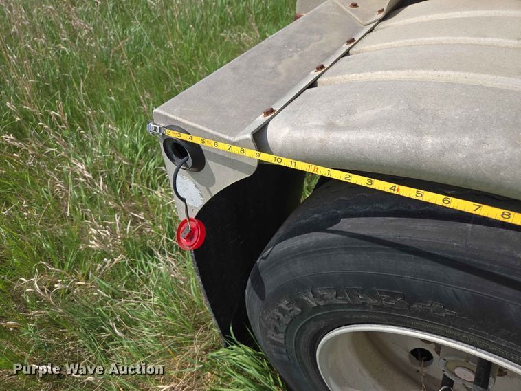 image for item DP8934 2004 Beall BAST-115-4-SB tank trailer
