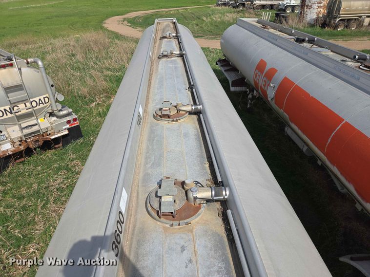 image for item DP8934 2004 Beall BAST-115-4-SB tank trailer