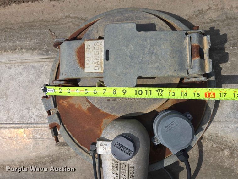 image for item DP8934 2004 Beall BAST-115-4-SB tank trailer