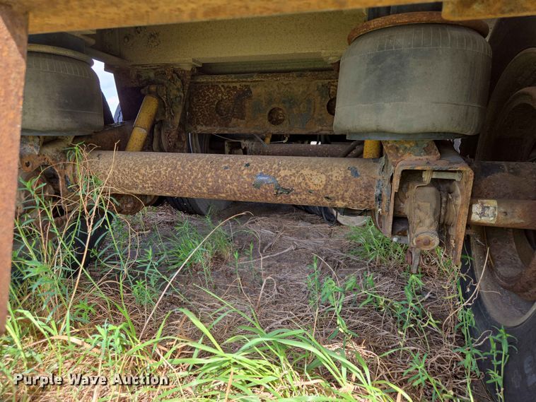 image for item DP8934 2004 Beall BAST-115-4-SB tank trailer