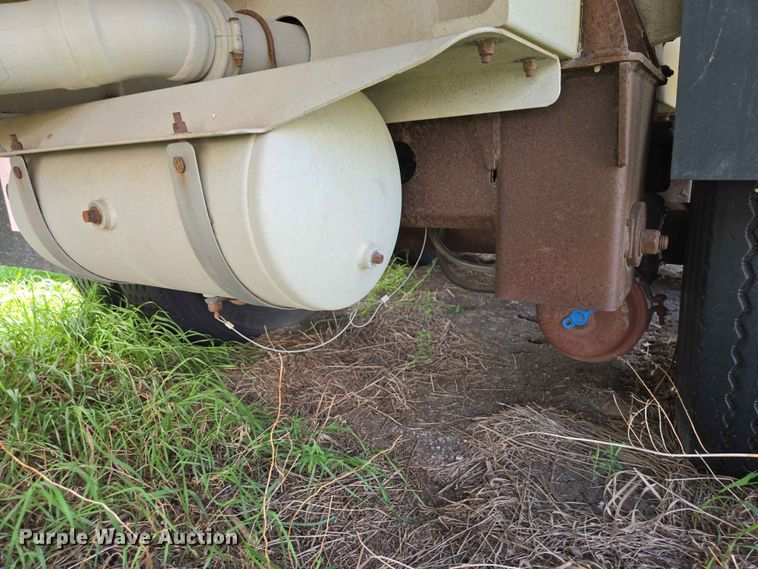 image for item DP8934 2004 Beall BAST-115-4-SB tank trailer