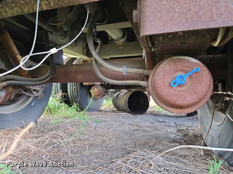 image for item DP8934 2004 Beall BAST-115-4-SB tank trailer