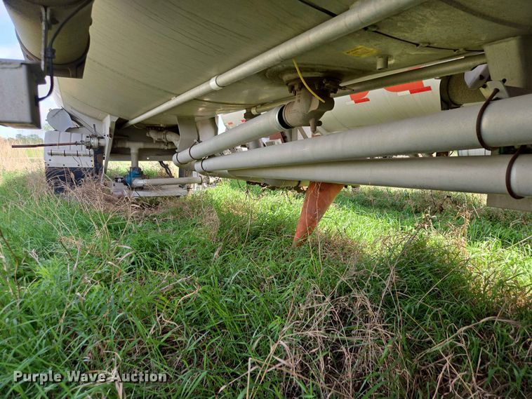 image for item DP8934 2004 Beall BAST-115-4-SB tank trailer