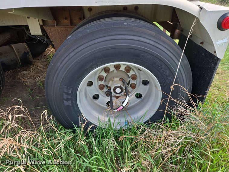 image for item DP8934 2004 Beall BAST-115-4-SB tank trailer