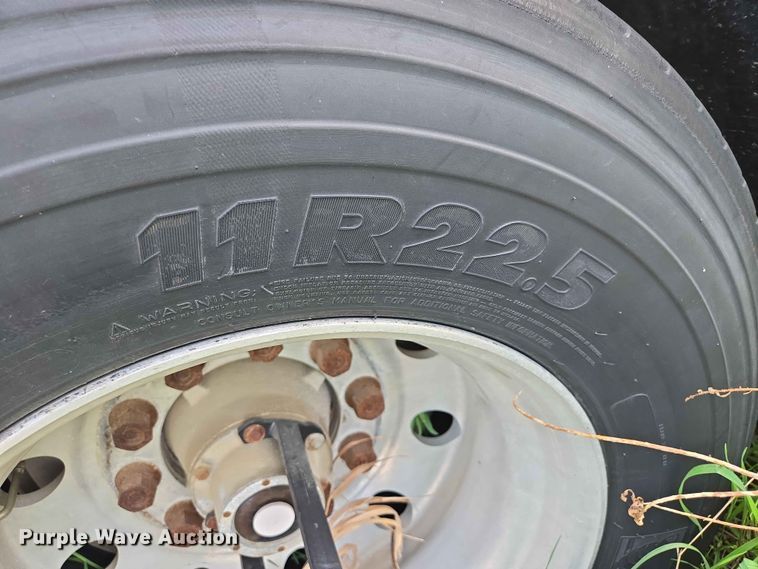 image for item DP8934 2004 Beall BAST-115-4-SB tank trailer
