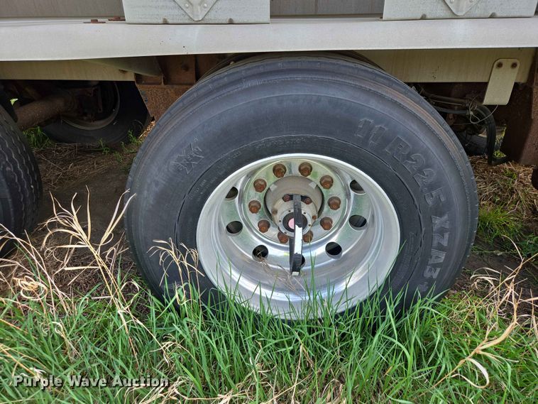 image for item DP8934 2004 Beall BAST-115-4-SB tank trailer