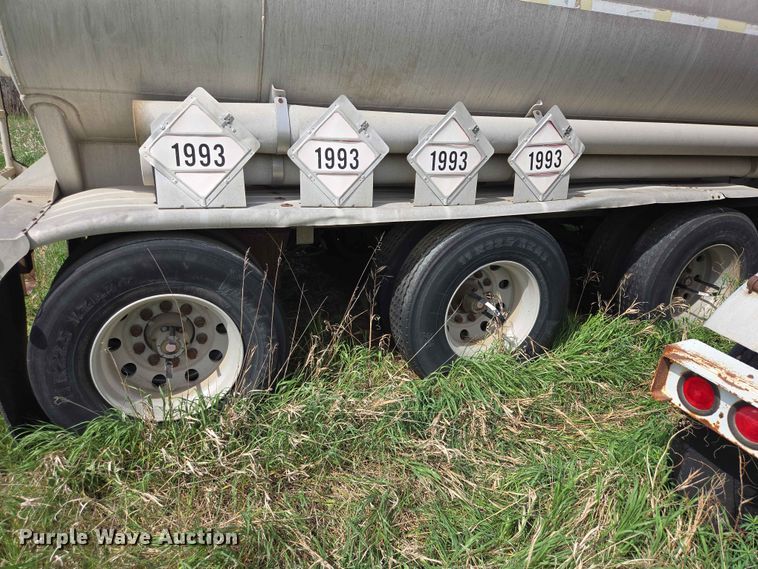 image for item DP8934 2004 Beall BAST-115-4-SB tank trailer
