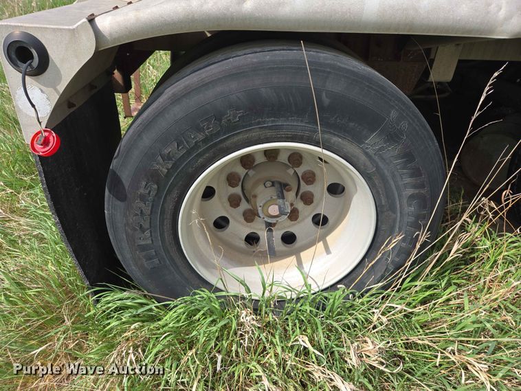 image for item DP8934 2004 Beall BAST-115-4-SB tank trailer