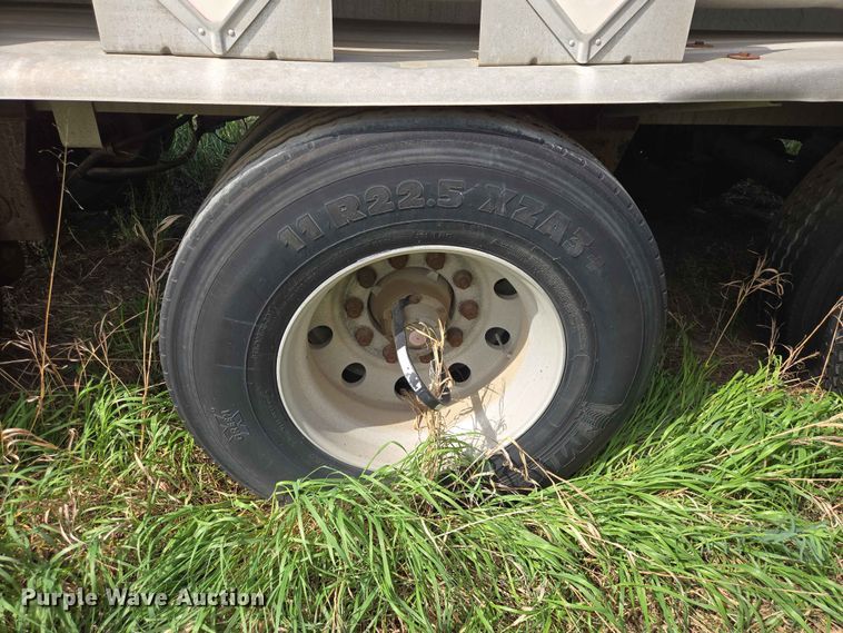 image for item DP8934 2004 Beall BAST-115-4-SB tank trailer