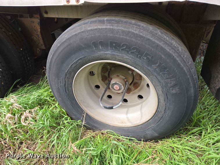 image for item DP8934 2004 Beall BAST-115-4-SB tank trailer