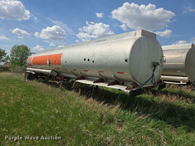 image for item DP8935 1979 Trailmobile tank trailer
