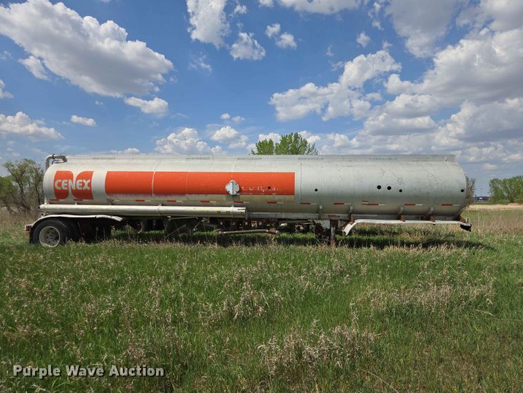 image for item DP8935 1979 Trailmobile tank trailer