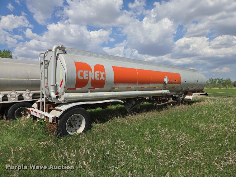 image for item DP8935 1979 Trailmobile tank trailer