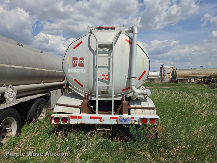 image for item DP8935 1979 Trailmobile tank trailer